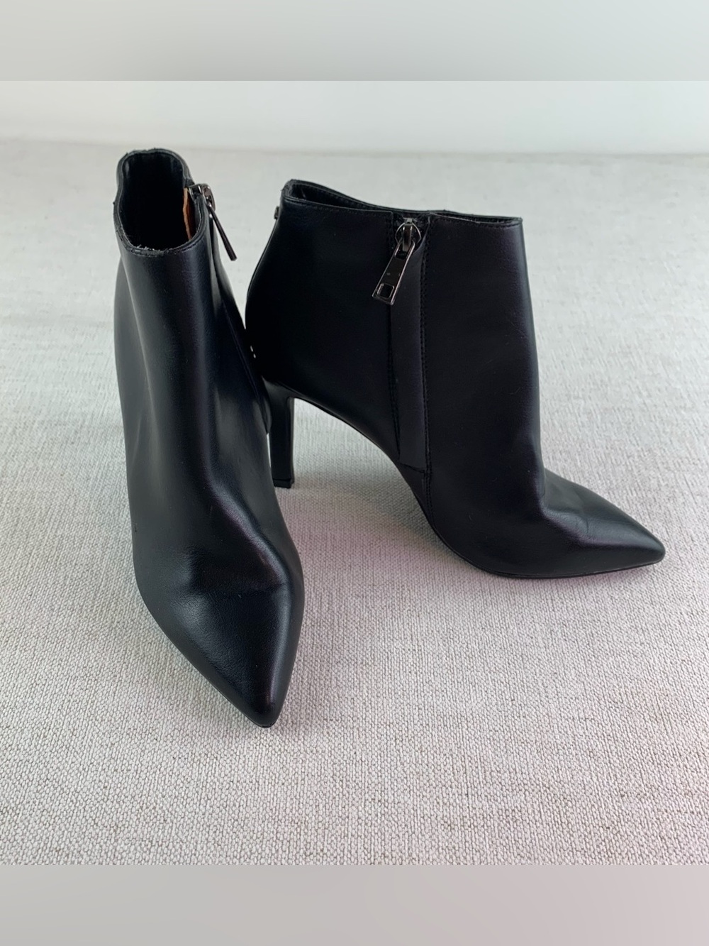 Calvin Klein women's size 6 Black leather Pointed Toe Ankle Booties Side Zip